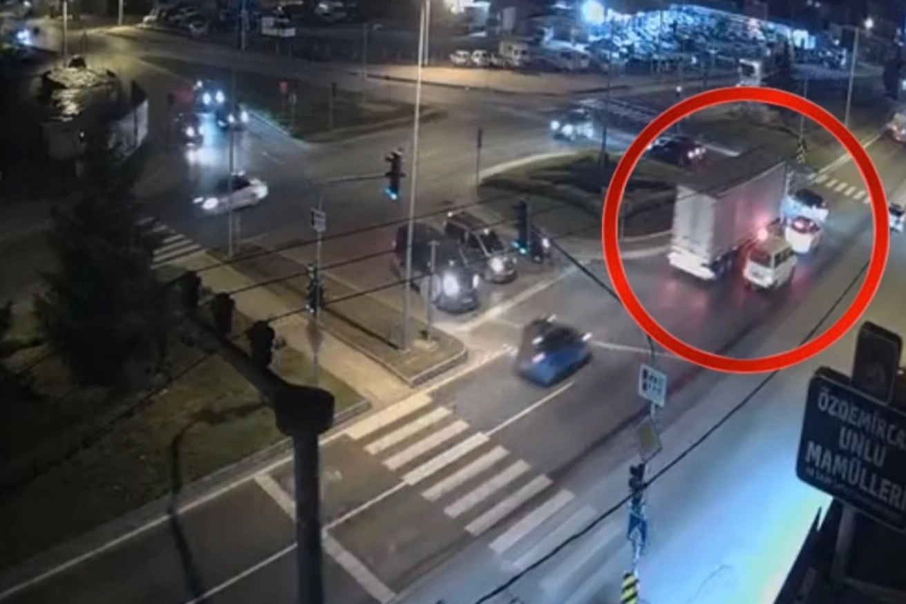 Düzce’de otomobil ile tır çarpışıt: 1 yaralı