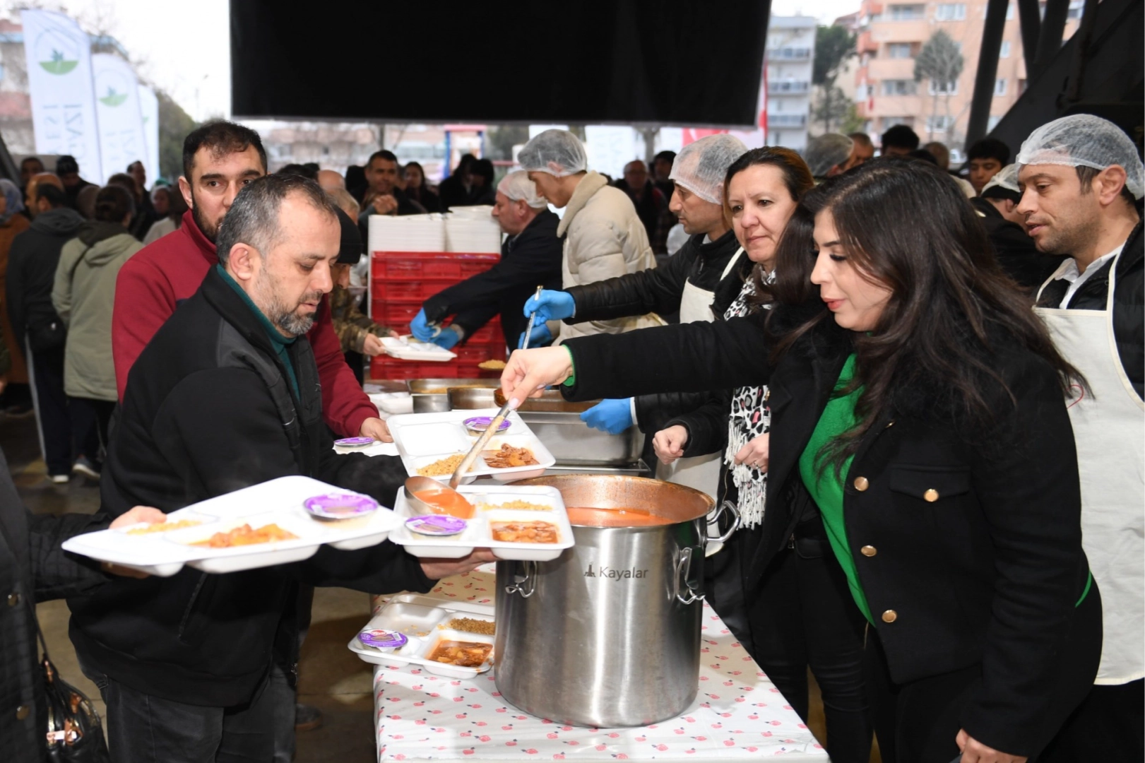 Osmangazi'de Ramazan bereketi 1050 Konutlar’da paylaşıldı