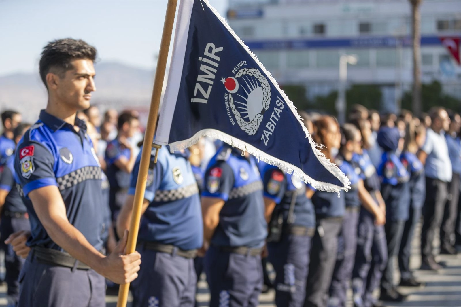 Düzenli kent için İzmir'de güçlü zabıta