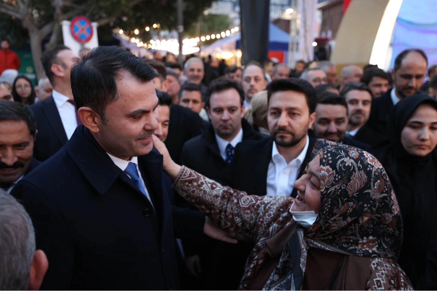 Bakan Kurum sokak iftarında