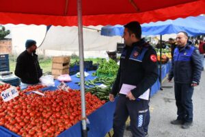 Çayırova Zabıtası’ndan pazar denetimi