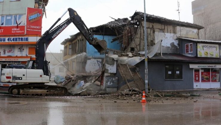 Gürsu’da kaçakla mücadelede 28 ruhsatsız yapıya yıkım