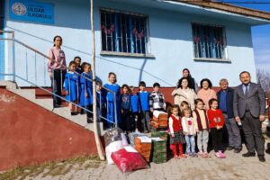 Manisa’da sömestir hediyeleri öğrencilere ulaştırılıyor