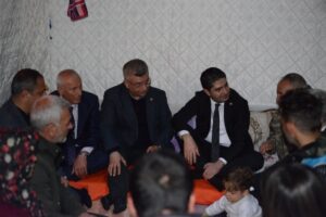 MHP’li Özdemir Kahramanmaraş’ta depremzede vatandaşlarla iftar yaptı