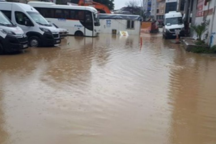 Yoğun yağış nedeniyle İzmit’in