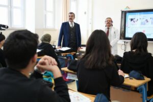 Bakan Tekin’den Burdur eğitimine yakın mercek