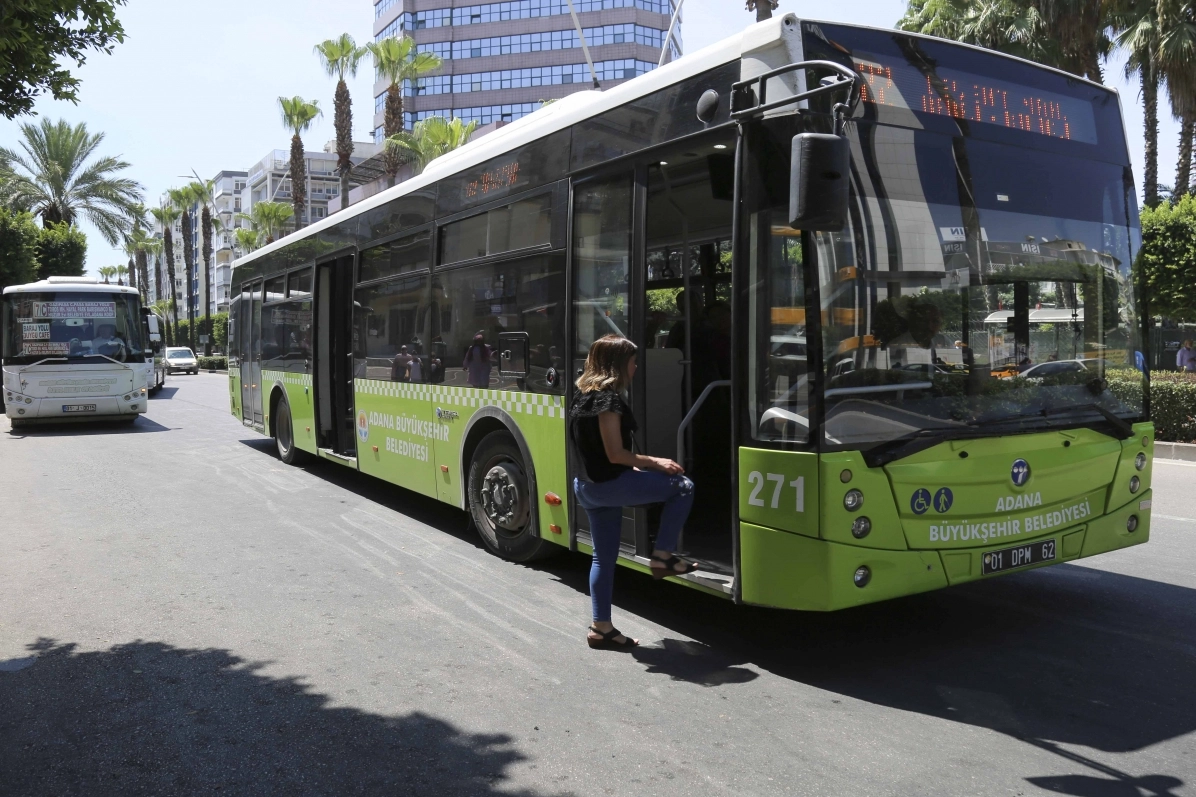 Adana Büyükşehir Belediyesi, Öğrenci