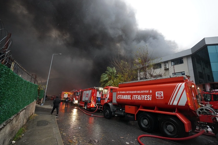 İstanbul Beylikdüzü’nde fabrika yangını