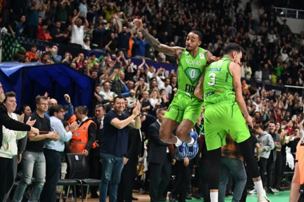 TOFAŞ Basketbol Takımı, ligin 9. haftasında sahasında Anadolu Efes’i 77-70’lik