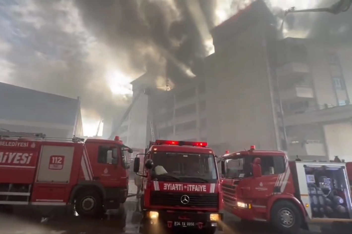 İstanbul’un Sultanbeyli ilçesinde tekstil atölyesi olarak kullanıldığı öğrenilen 5 katlı