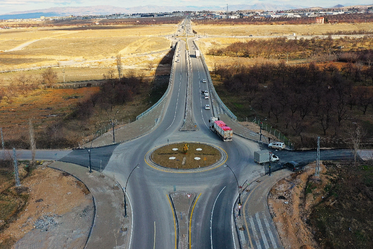 Malatya’da trafik sorununu çözmeye yönelik önemli projelerden biri olan 13