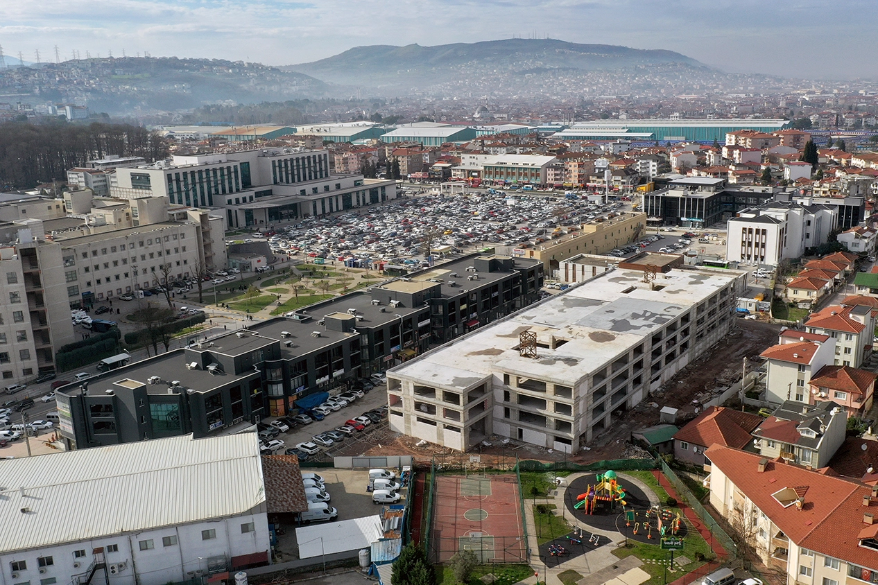 Sakarya Büyükşehir Belediyesi’nin hastaneler bölgesinde hayata geçirdiği 530 araç kapasiteli