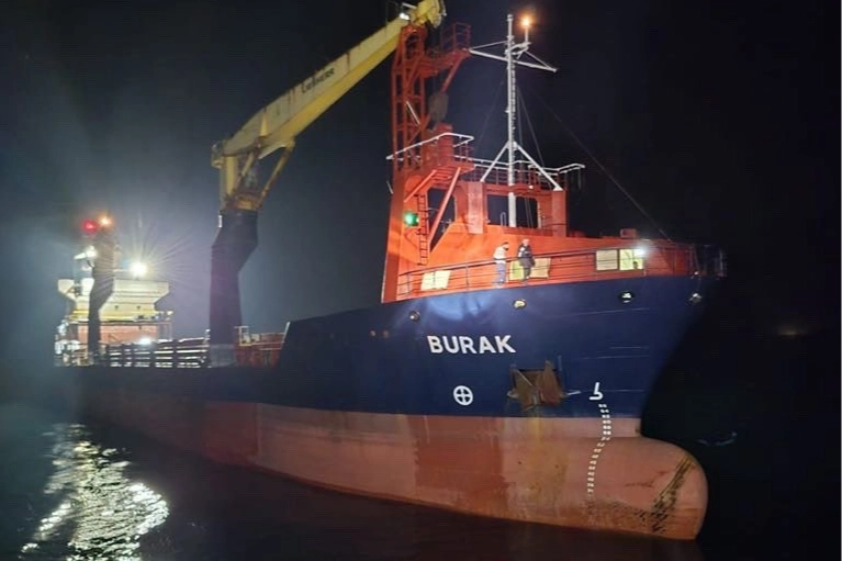 İtalya’dan Tuzla’ya seyir halinde olan kuru yük gemisi Çanakkale Boğazı